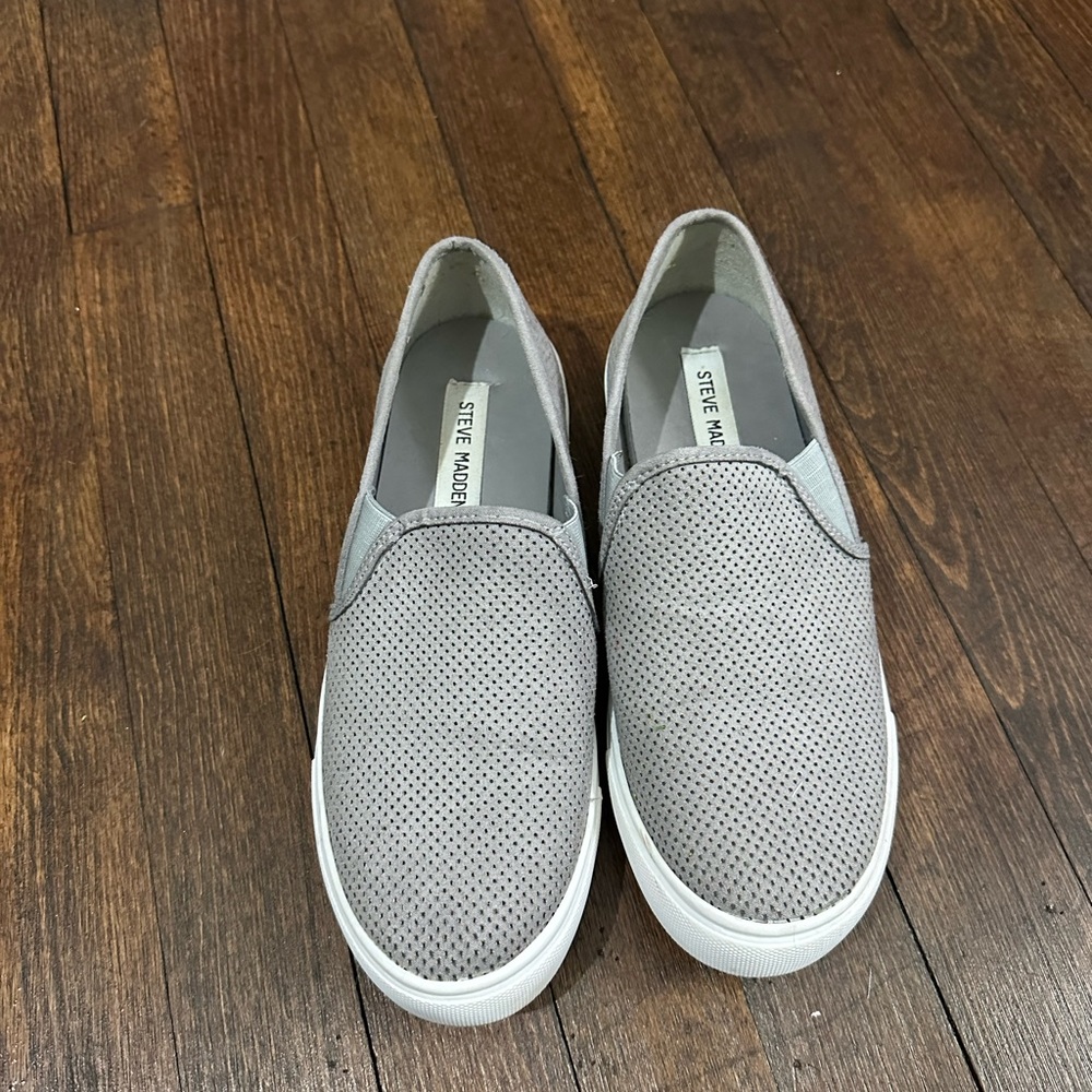 Steve Madden slip ons